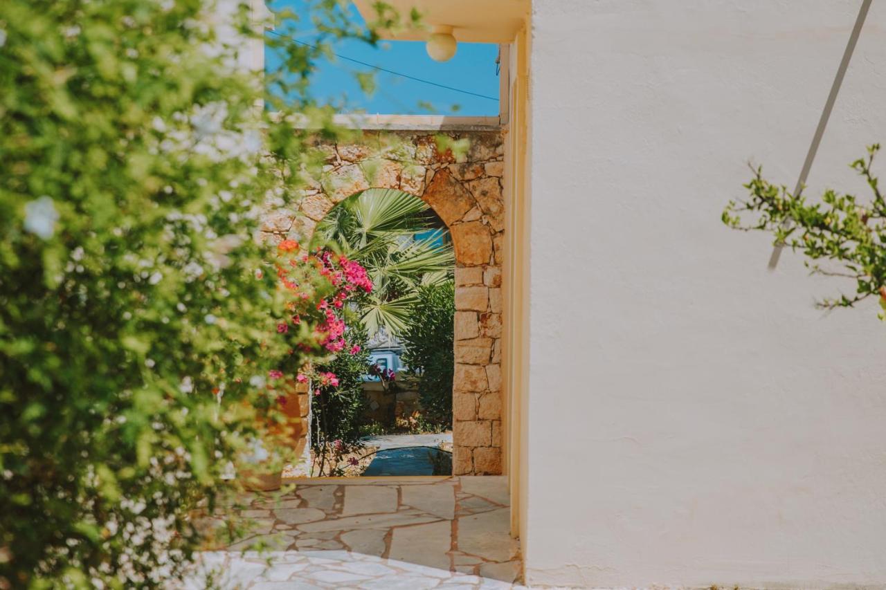 Creta Vitalis كالاثاس المظهر الخارجي الصورة
